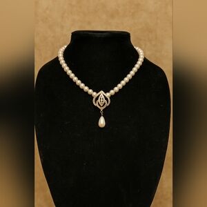 Elegant Pearl Necklace with Gold Accents